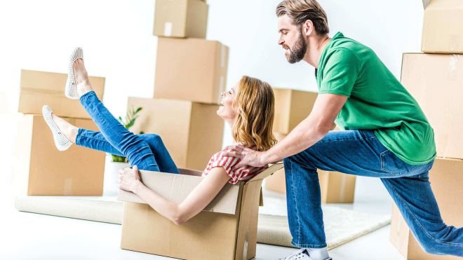 Moving FAQ Oakville guide showing a crew preparing for a move